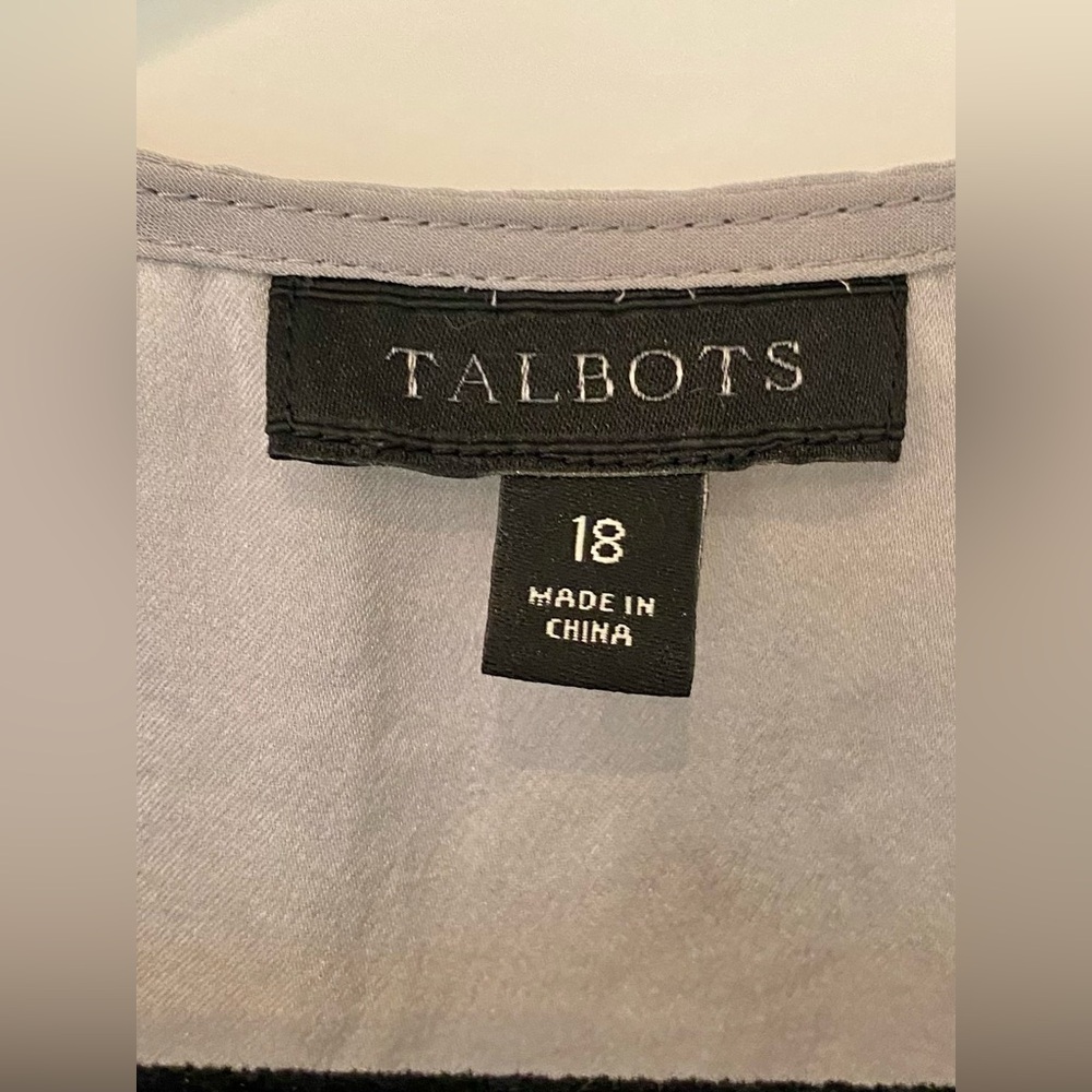 Talbots Gray Silk Sleeveless Shell Blouse with pleat details Size 18 - Picture 3 of 12